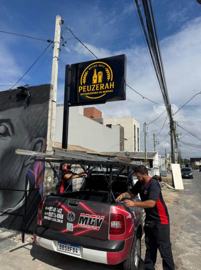 Placa dupla face em ACM com iluminação interna